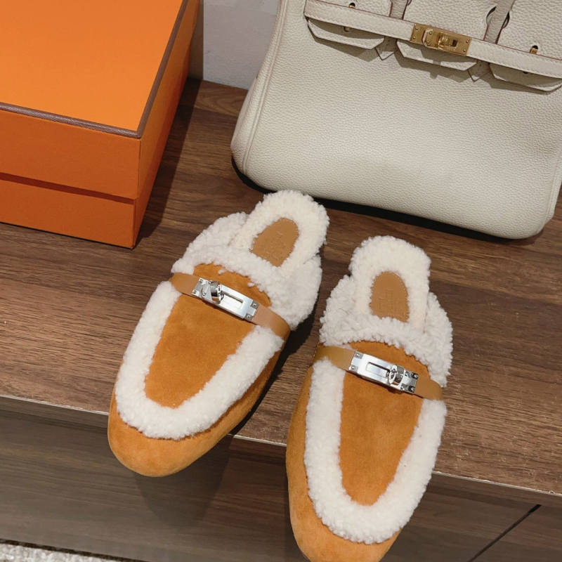 H**mes slippers
